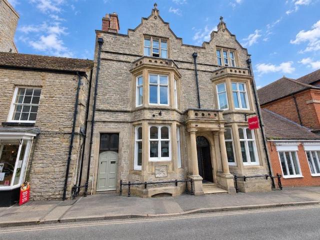 The Wenlock Bank House, 64a High. 4 bed townhouse to rent £2,000 pcm £462 pw