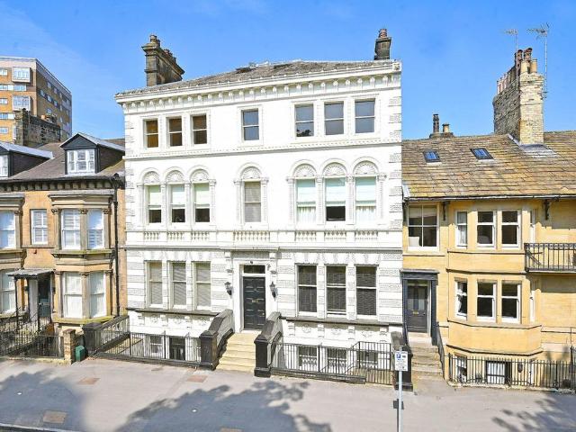 The White House, 10 Park Parade, HG1 3 bed flat to rent £2,675 pcm £617 pw