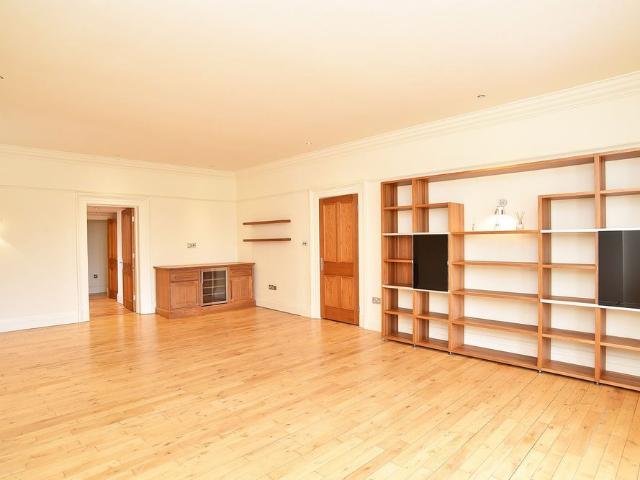 The White House, 10 Park Parade, HG1