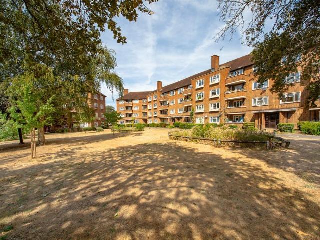The Willoughbys, East Sheen, London. 1 bed flat to rent £1,900 pcm £438 pw