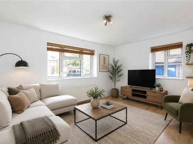 The Willoughbys, Upper Richmond Road. 1 bed apartment to rent £1,900 pcm £438 pw
