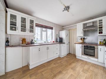 The Willows, Brighton BN2 4 bed flat to rent £2,400 pcm £554 pw