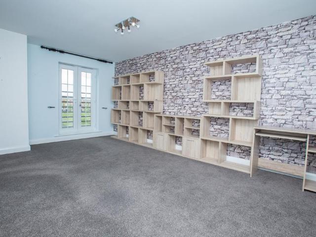 The Willows, Leeds, LS10 2 bed apartment to rent £950 pcm £219 pw