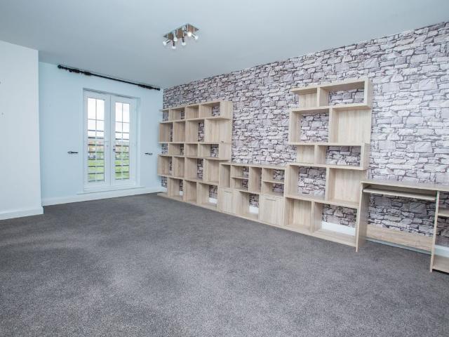 The Willows, Leeds LS10, 2 bed flat to rent, £950 pcm | PrimeLocation