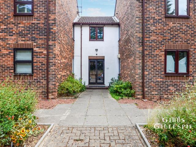 The Willows, Mill End, Rickmansworth WD3, 2 bed flat to rent, £1,700 pcm | PrimeLocation
