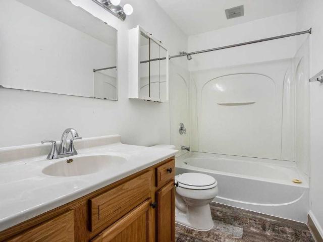 The Willows Sprague and Michigan LLC 2 Bedroom Apartment for Rent at 3301 W Michigan Ave, Kalamazoo, MI 49006 Knollwood