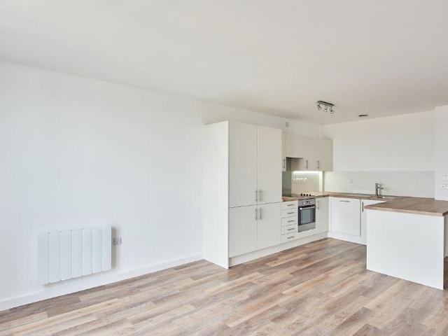 The Wullcomb, 93 Highcross Street. 1 bed flat to rent £1,045 pcm £241 pw