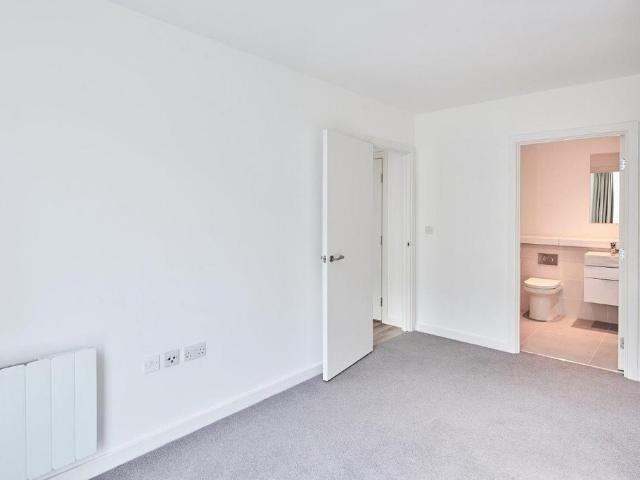 The Wullcomb, 93 Highcross Street. 2 bed flat to rent £1,375 pcm £317 pw