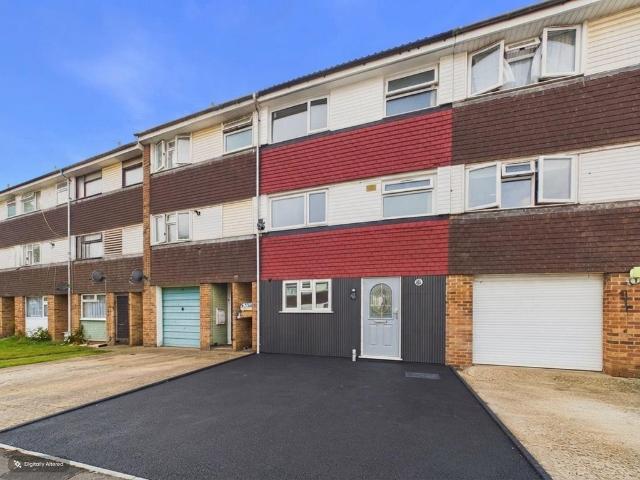 The Wye, Hemel Hempstead. 1 bed townhouse to rent £895 pcm £207 pw