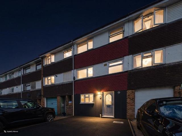 The Wye, Hemel Hempstead. 1 bed townhouse to rent £925 pcm £213 pw