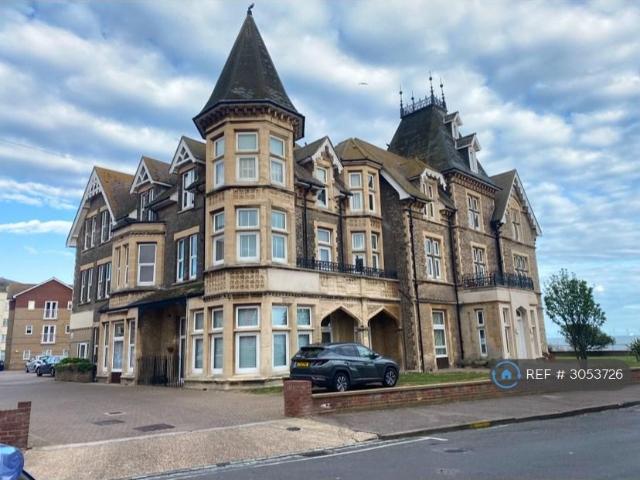 The Towers, Clacton On Sea, CO15 1 bed flat to rent £950 pcm £219 pw