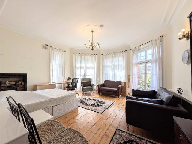 The Towers, Parson Street, London NW4, 3 bed flat to rent, £2,550 pcm | PrimeLocation