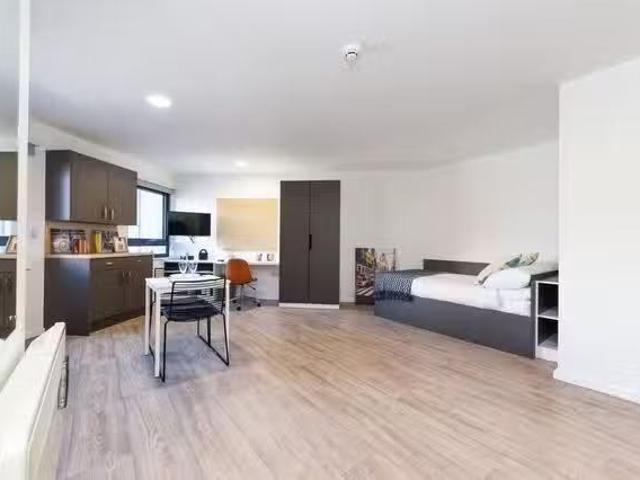 The Towpath Bronze En Suite
