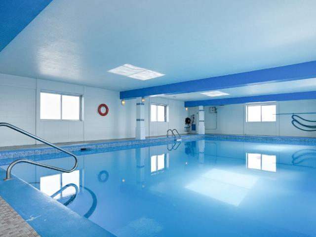 The Tadoussac Apartments Studio Apartment for Rent at 65 Rue Sherbrooke E, Montréal, QC H2X 1C4