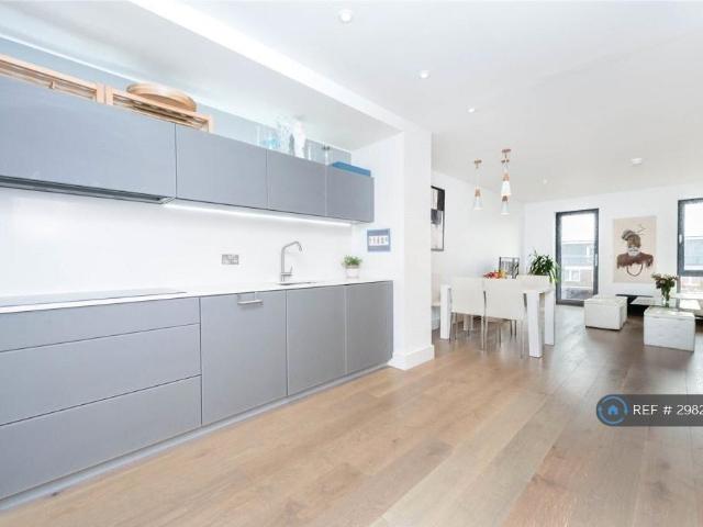 The Textile Building, London, E9 2 bed penthouse to rent £3,250 pcm £750 pw