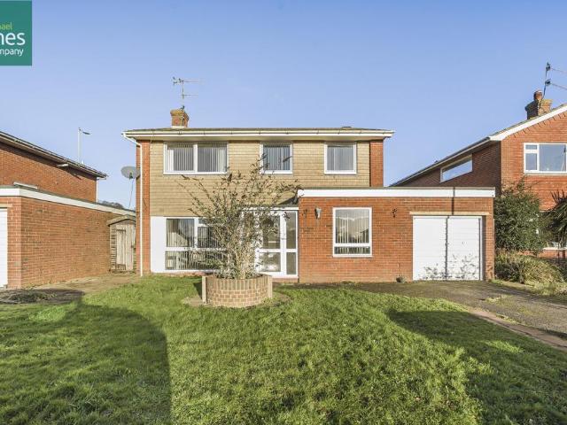 The Templars, Worthing BN14 4 bed detached house to rent £2,000 pcm £462 pw