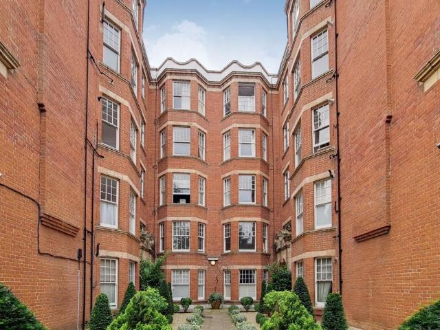 The Terrace, Barnes, London, SW13 1 bed flat to rent £3,000 pcm £692 pw