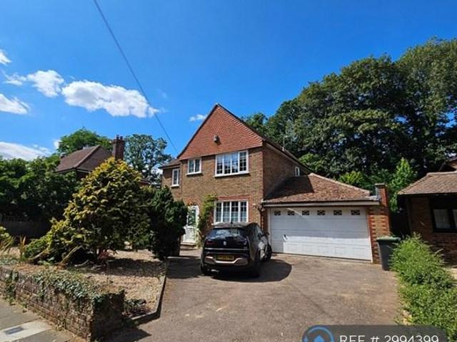The Terrace, Canterbury, CT2 4 bed detached house to rent £2,600 pcm £600 pw