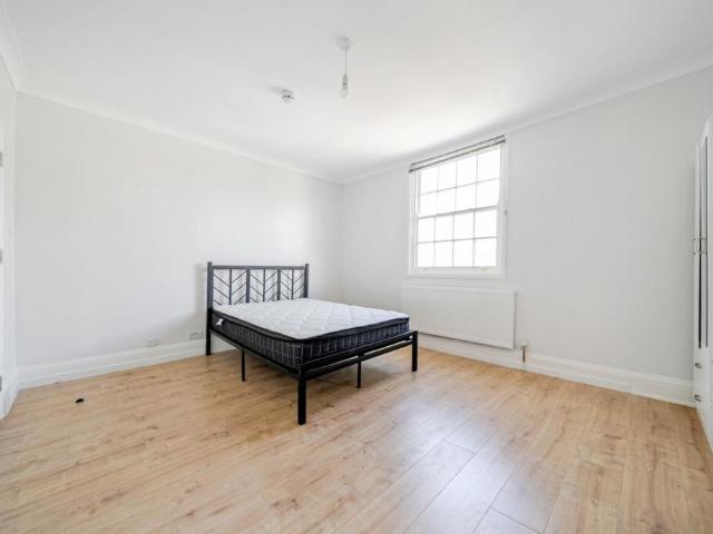 The Terrace Gravesend DA12 1 bed in a house share to rent £675 pcm £156 pw