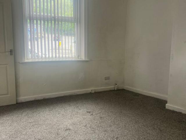 The Triangle, Huddersfield HD1, 2 bed terraced house to rent, £575 pcm | PrimeLocation