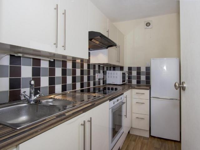 The Triangle, Triangle 3 bed flat to rent £1,625 pcm £375 pw