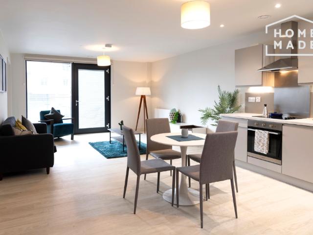The Trilogy M15, 1 bed flat to rent, £1,280 pcm | PrimeLocation
