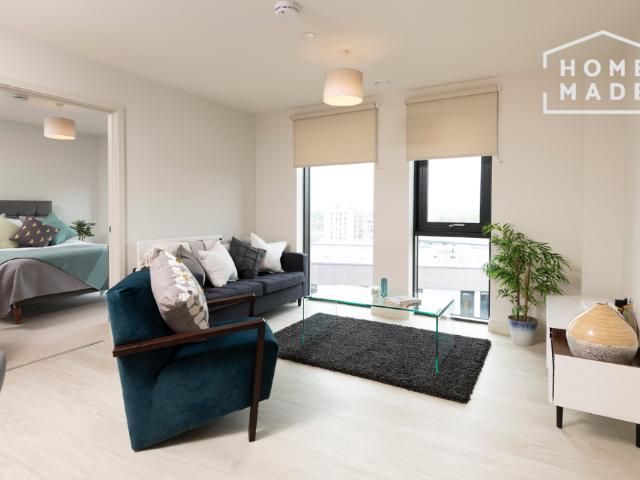 The Trilogy M15, 2 bed flat to rent, £1,515 pcm | PrimeLocation