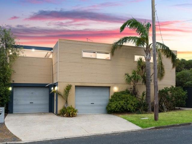 The Ultimate Coastal Entertainer with Bay Views & Incredible Sunsets