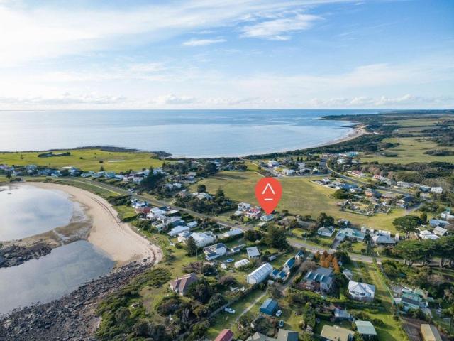 The ultimate coastal retreat. just 35 minutes from Launceston!