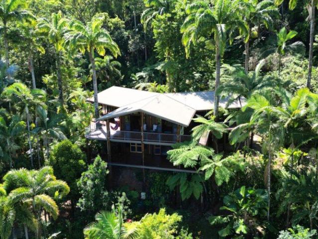 THE ULTIMATE CASTAWAY ESCAPE