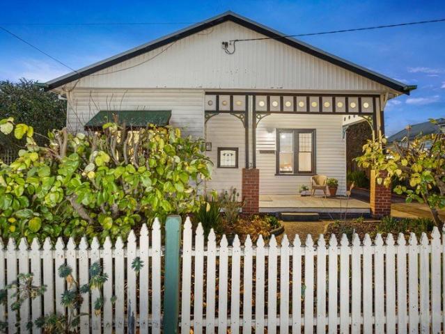 The Ultimate Central Lifestyle Property Walk to the CBD, Train Station & More