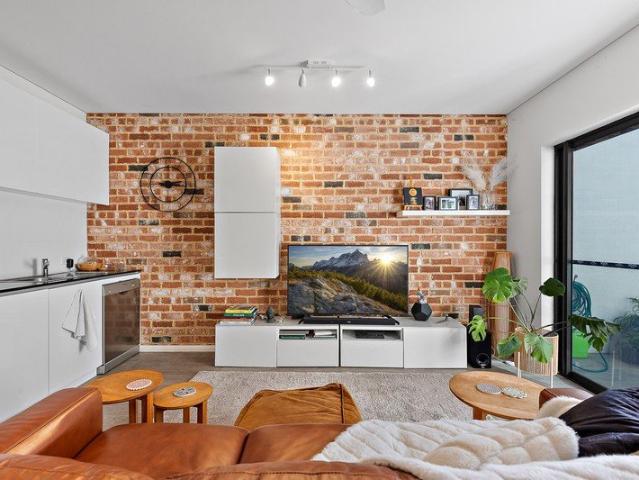 THE ULTIMATE CITY FRINGE LIVING!