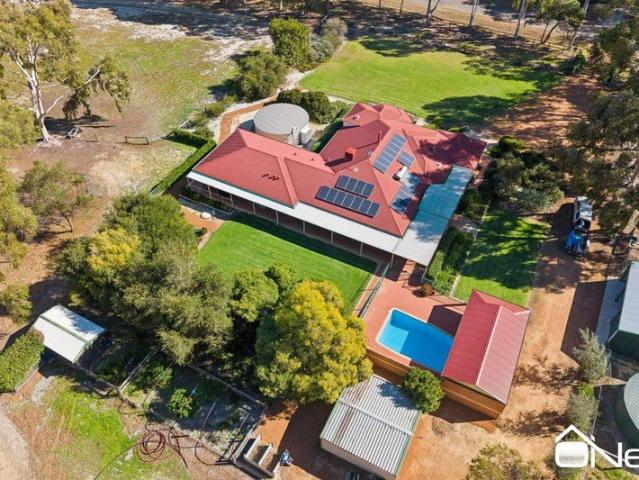 THE ULTIMATE ACREAGE PROPERTY WITH SOMETHING FOR EVERYONE