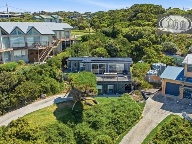 The Ultimate Beachfront Sanctuary: Exceptional Cape to Cape Views