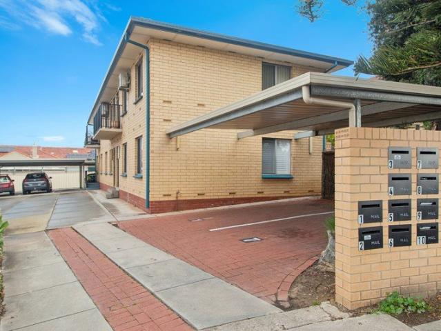 The Ultimate Beachside Lifestyle A Stylish One Bedroom Opportunity Just Moments from the Sand