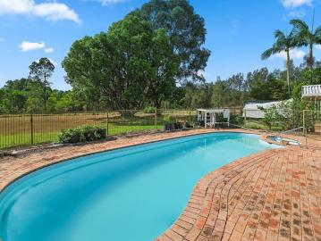 THE ULTIMATE FAMILY ENTERTAINER ON 977SQM BACKING ONTO RESERVE!