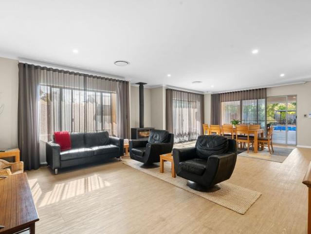THE ULTIMATE FAMILY ENTERTAINER HUGE POOL, THEATRE, SHED & MORE!