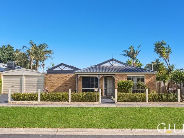 The Ultimate Family Entertainer Spacious Living, Huge Backyard & Endless Possibilities!