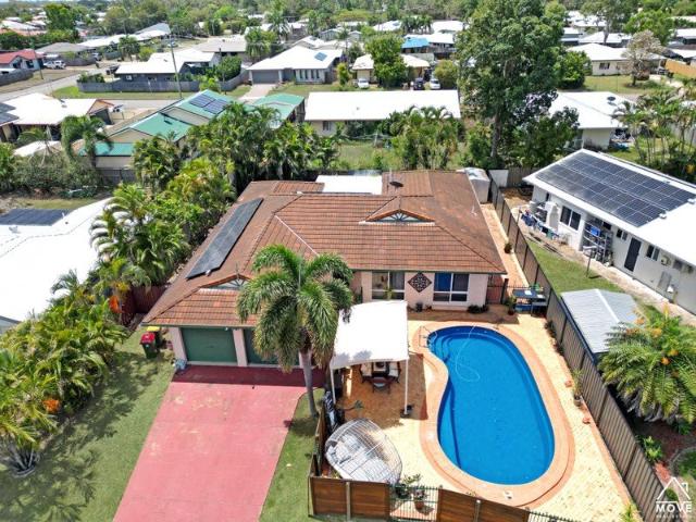 THE ULTIMATE FAMILY ENTERTAINER YOUR OWN PRIVATE POOLSIDE OASIS