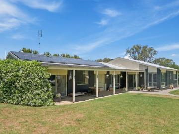 Yass, Yass Valley, Victoria - Equipped kitchen