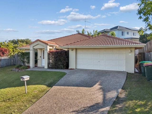 The Ultimate Family Haven in a Prime Underwood Cul de Sac!