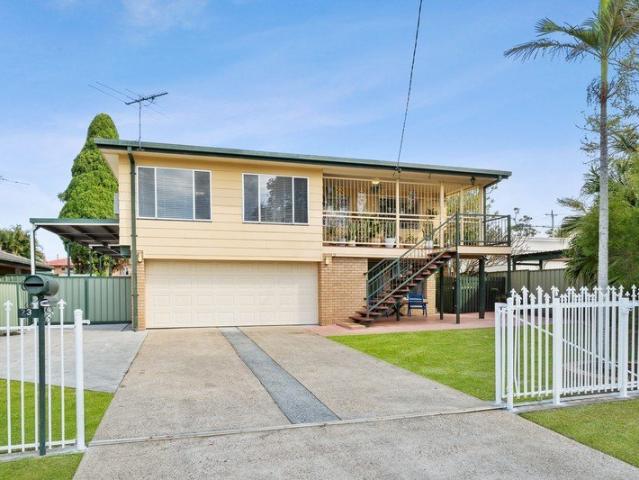 THE ULTIMATE FAMILY HOME WITH 736SQM FLAT BLOCK BOASTING SIDE ACCESS, DUAL LIVING & SO MUCH MORE!