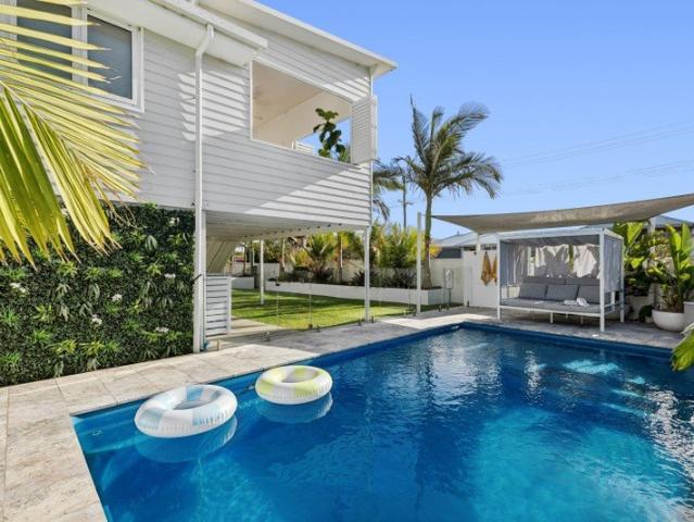 THE ULTIMATE FAMILY HOME WITH SELF CONTAINED STUDIO & SPACE FOR EVERY GENERATION