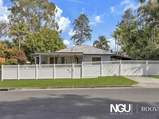 The Ultimate Family Package: Modern Living on 701m2 in Coalfalls