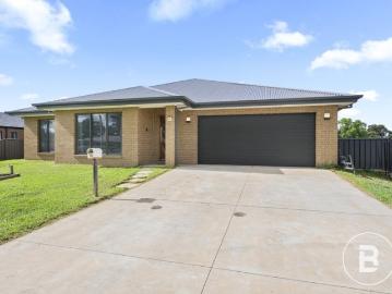The Ultimate Family Upgrade: 5 Bedrooms & Dual Living Zones