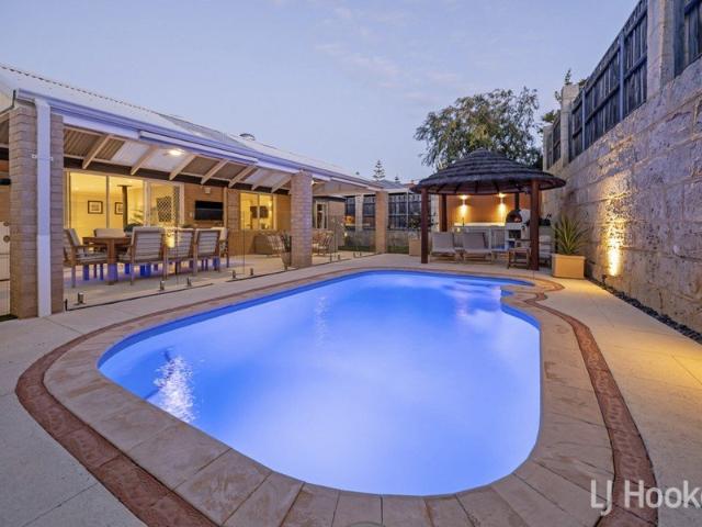 THE ULTIMATE IN COASTAL LIVING