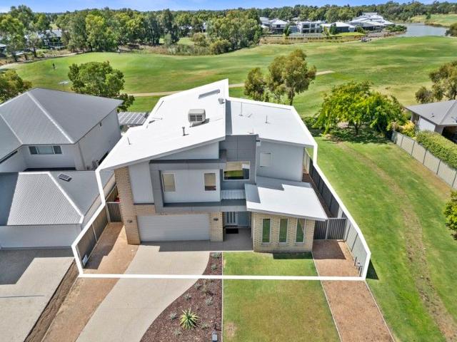 The ultimate in golf course living!