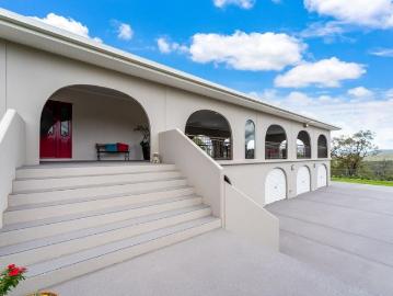 THE ULTIMATE IN OPULANT LUXURY LIVING 4.2HA 5 BEDROOMS 4 BATHROOMS MASSIVE OUTDOOR AREAS 3 CAR GARAGE