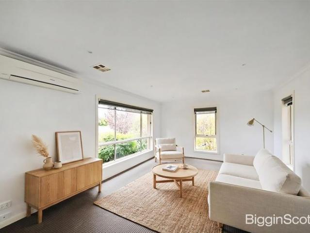 THE ULTIMATE IN TOWNHOUSE LIVING!