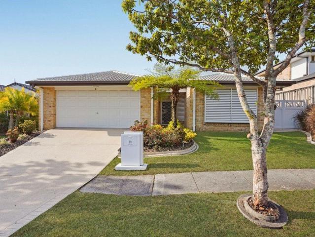 The Ultimate Low Maintenance Residence With High Quality Finishes. Super Immaculate Condition!